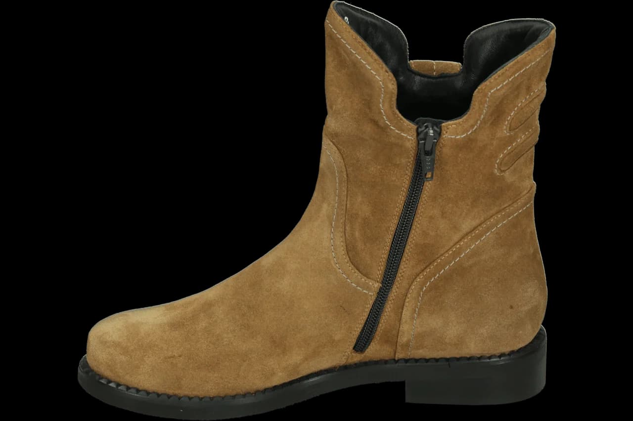 Donna Carolina 56.428.316 332.15.043